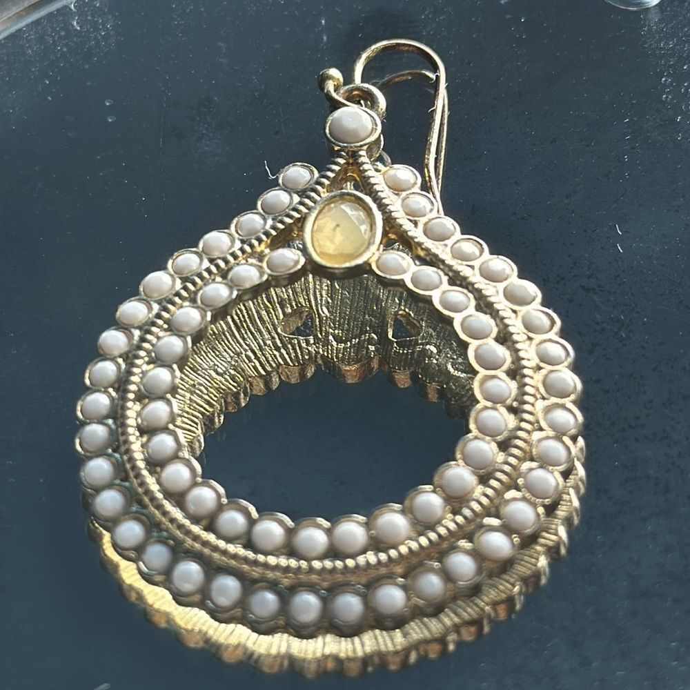White bead & gold tone large teardrop drop festival boho wire earrings - Picture 3 of 4